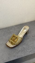 حذاء فالنتينو